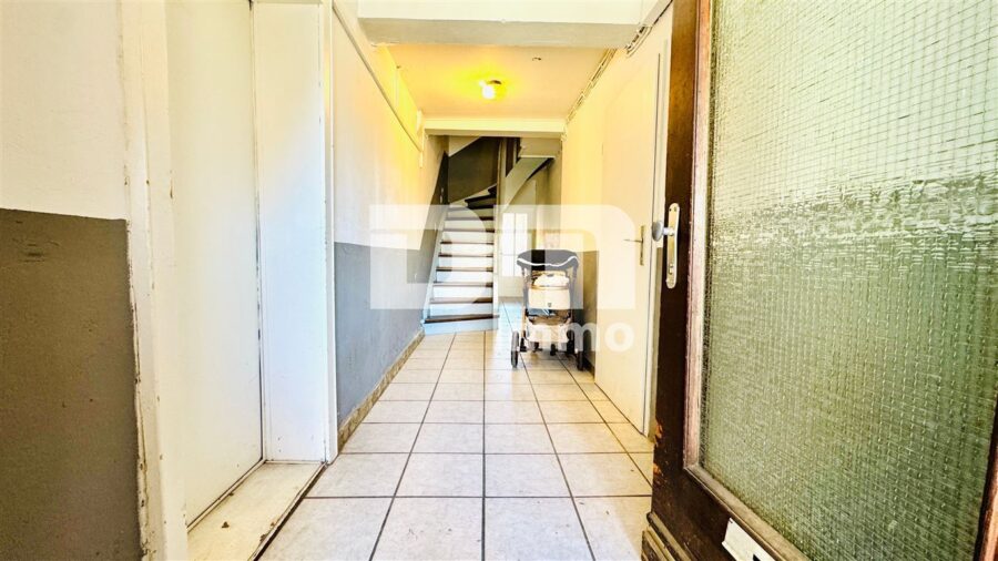 Vollvermietetes Wohn- und Gewerbeensemble: 3 Wohnungen + 2 Gewerbeeinheiten - EG Haupteingang